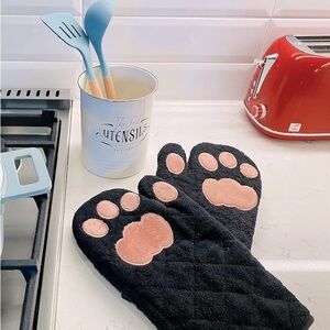 Cricket & Junebug Cat Paw 🐾 Oven Mitts NEW black and pink